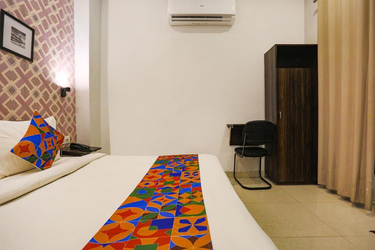 Fabhotel Novel Suites - Nr Yashobhoomi Convention Centre New Delhi Exteriör bild