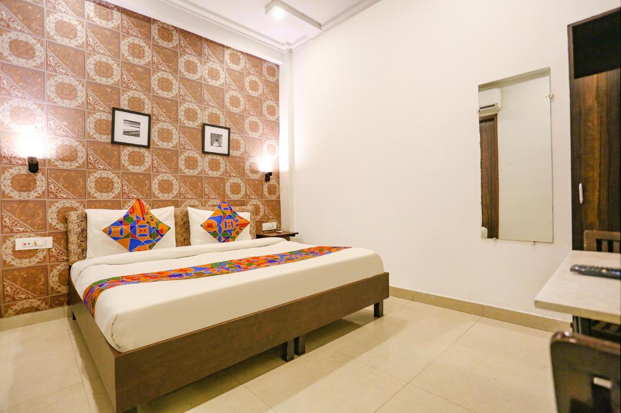Fabhotel Novel Suites - Nr Yashobhoomi Convention Centre New Delhi Exteriör bild