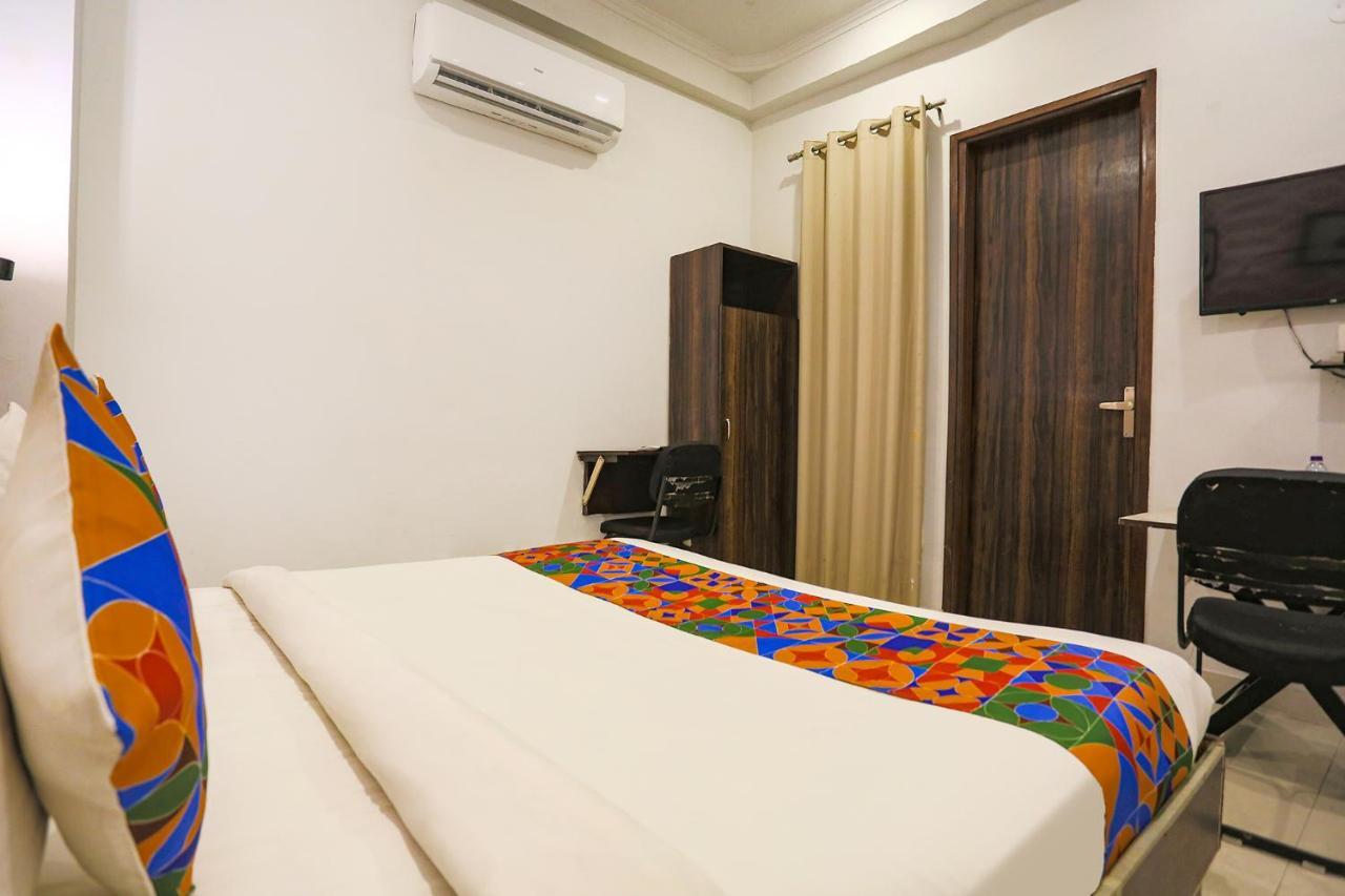Fabhotel Novel Suites - Nr Yashobhoomi Convention Centre New Delhi Exteriör bild