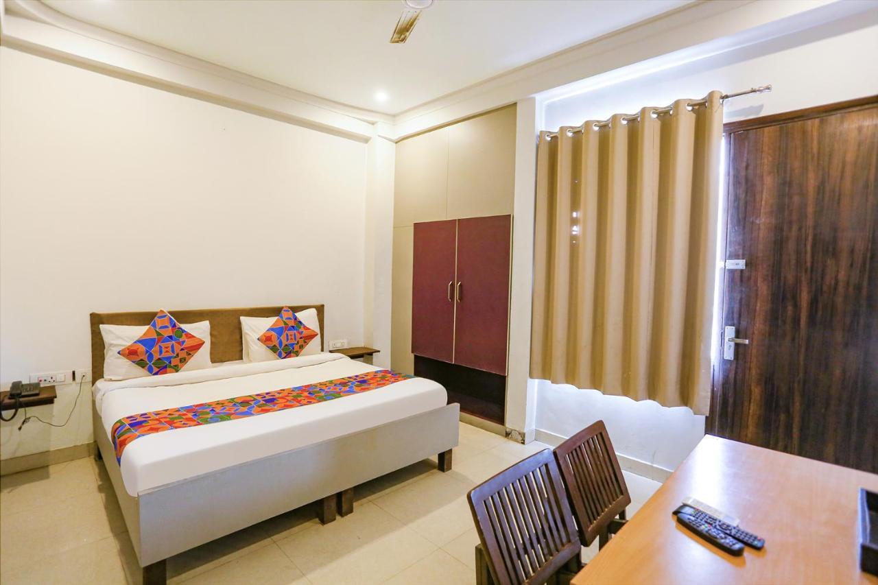 Fabhotel Novel Suites - Nr Yashobhoomi Convention Centre New Delhi Exteriör bild