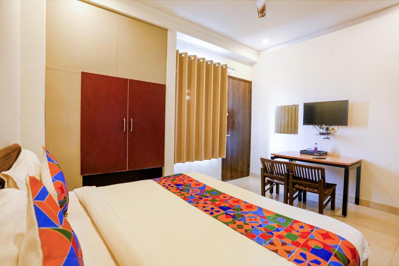 Fabhotel Novel Suites - Nr Yashobhoomi Convention Centre New Delhi Exteriör bild